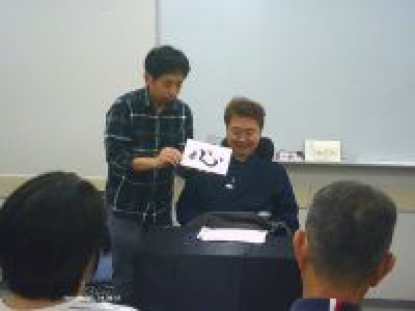 【報告】浦上秀樹氏「こころMoji展アートパフォーマンス」