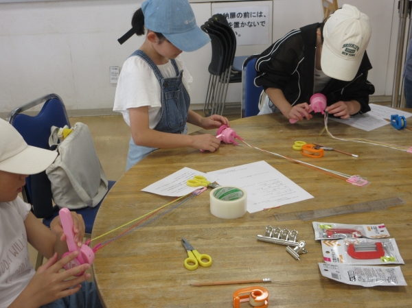 5月18日(日) あつまれ!放課後子どもクラブ「ミサンガを作ろう」を開催しました。