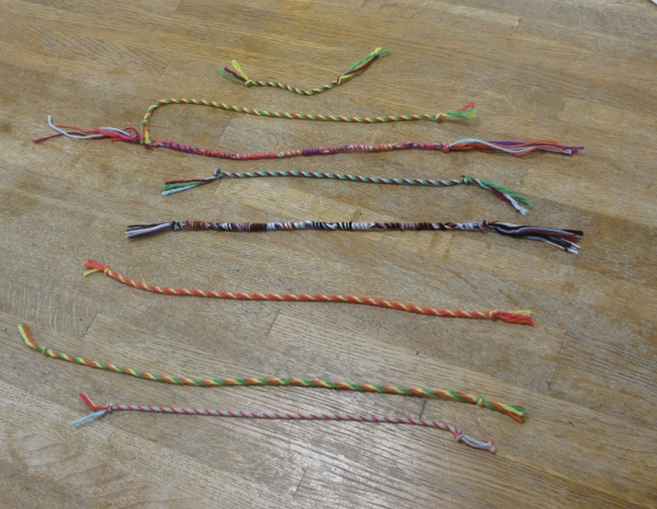 5月18日(日) あつまれ!放課後子どもクラブ「ミサンガを作ろう」を開催しました。