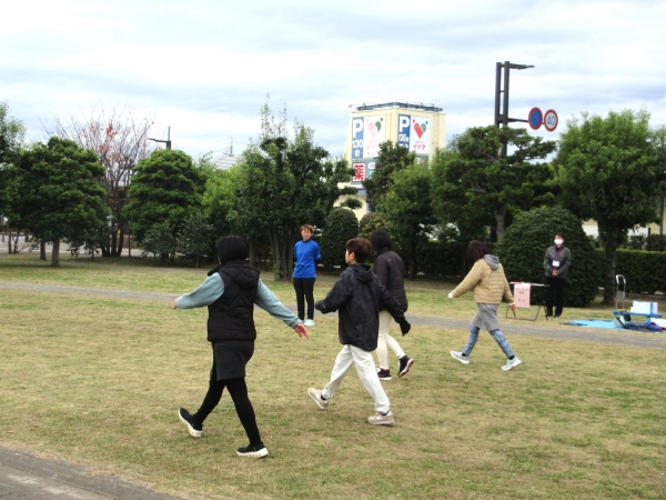 11月18日(火)「ウォーキング教室」を開催しました。
