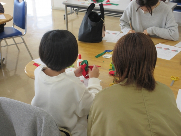 11月24日(月・祝)あつまれ!放課後子どもクラブ「クリスマスハートをつくろう」を開催しました。